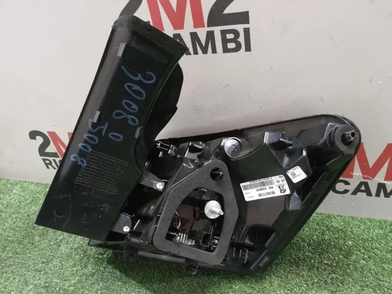 Fanale EST POST SX 9810477180 Peugeot 3008 II 2016
