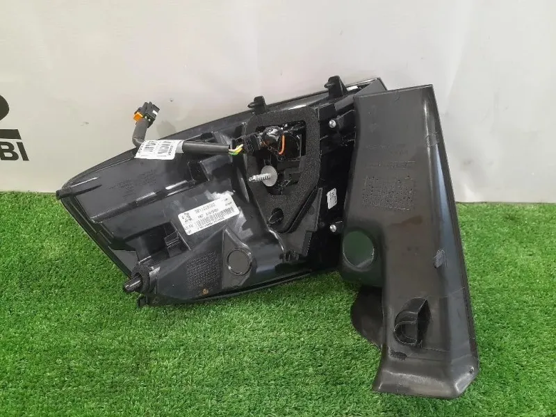 Fanale EST POST SX 9811028080 Peugeot 5008 II 2017