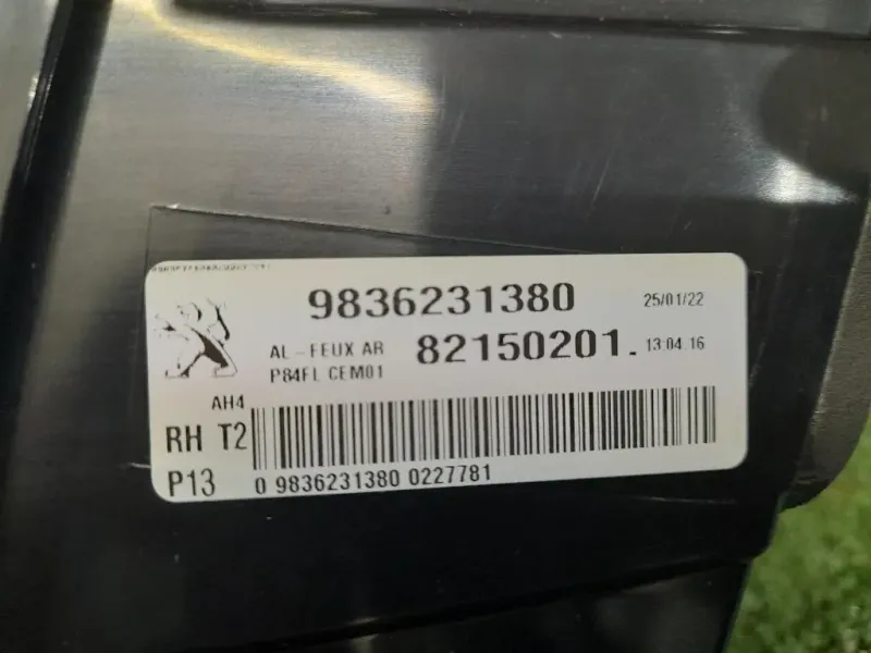 Fanale INT POST DX 9836231380 82150201 Peugeot 3008 II 2016
