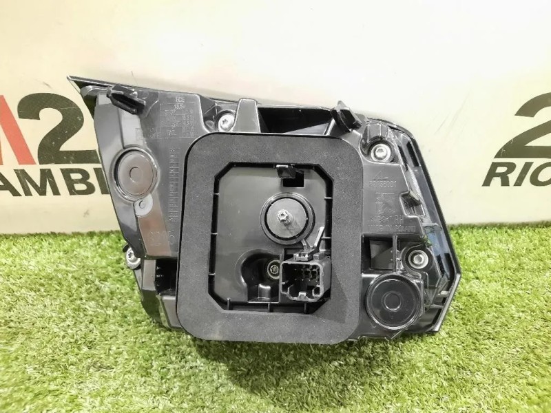 Fanale INT POST DX 9836231380 82150201 Peugeot 3008 II 2016