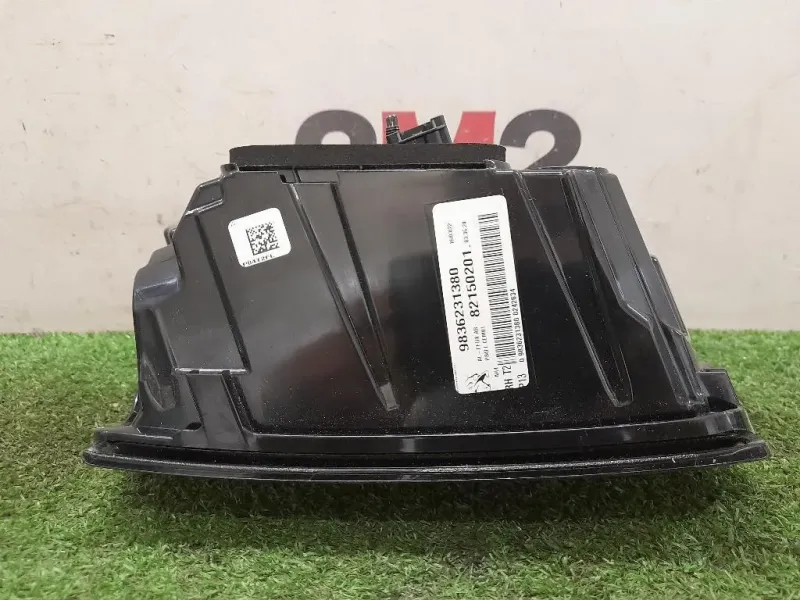 Fanale INT POST DX 9836231380 82150201 Peugeot 3008 II 2016