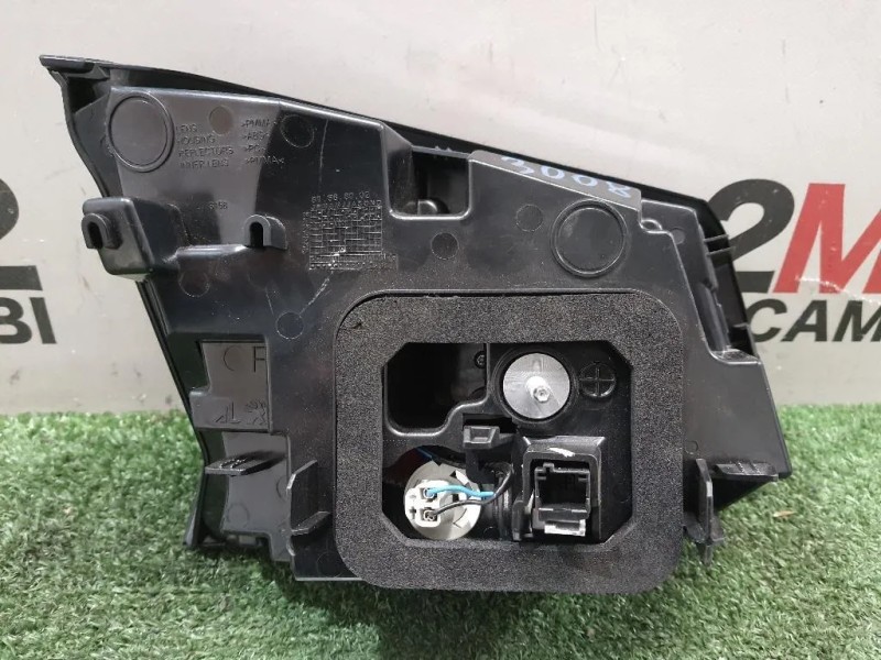 Fanale INT POST DX 9811027780 Peugeot 5008 II 2017