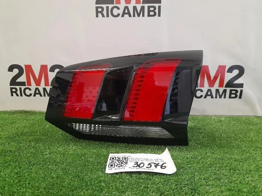 Fanale INT POST DX 9811027780 Peugeot 5008 II 2017