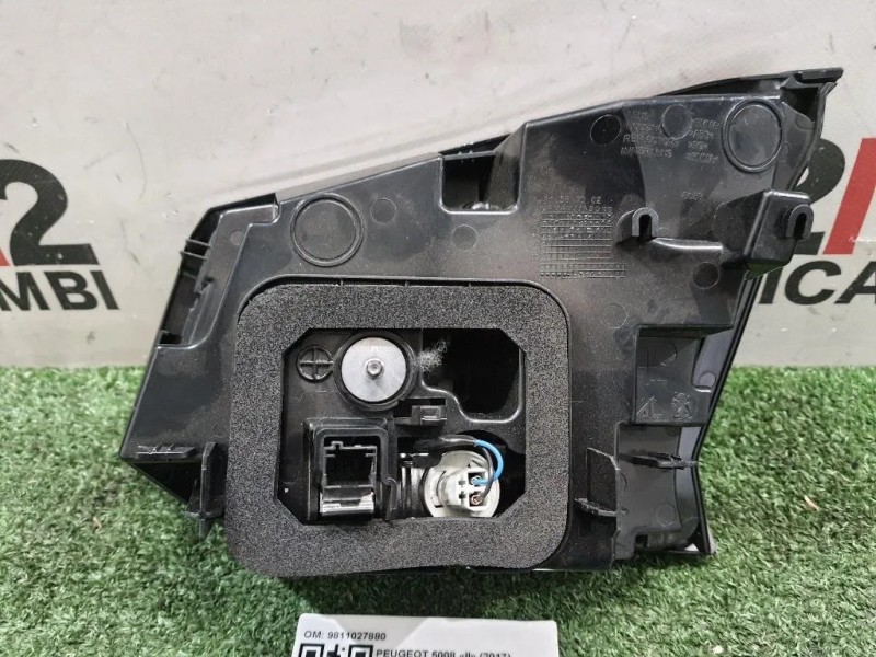 Fanale INT POST SX 9811027880 Peugeot 5008 II 2017