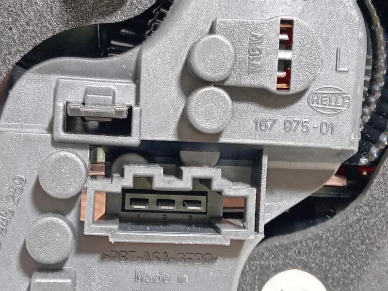 Fanale INT POST SX 5K0 945 093 L Volkswagen GOLF VI 2009