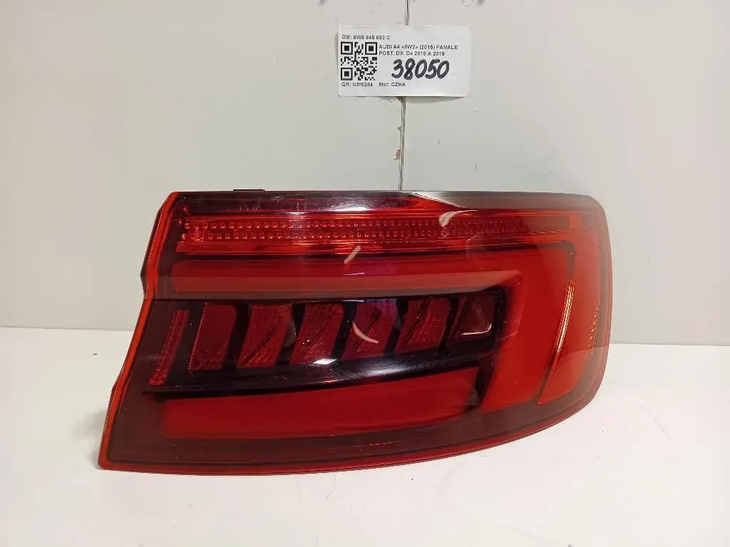 Fanale POST DX 8W5 945 092 C STOP POST Audi A4 8W2 2015