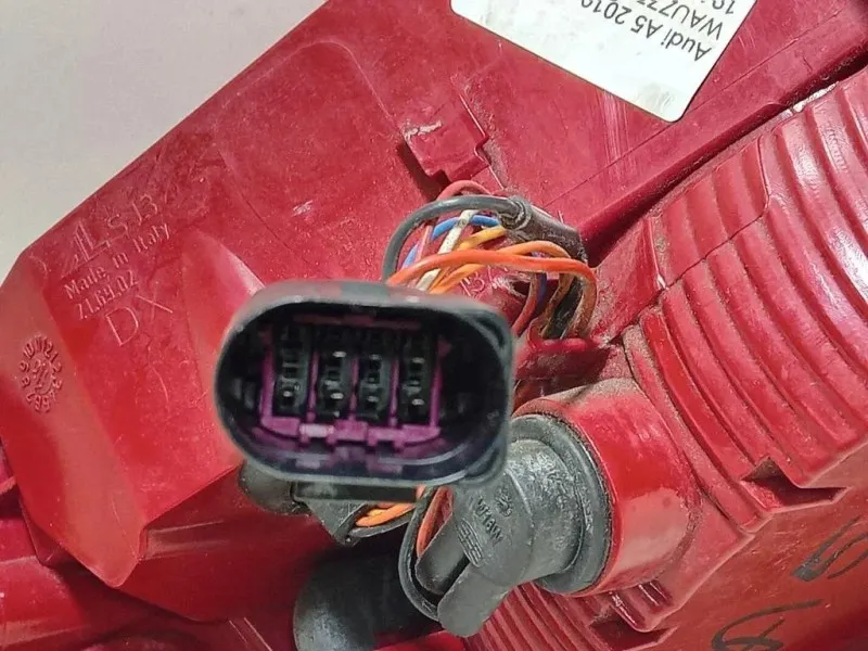 Fanale POST DX 8T0 945 096 D Audi A5 8T3 2008