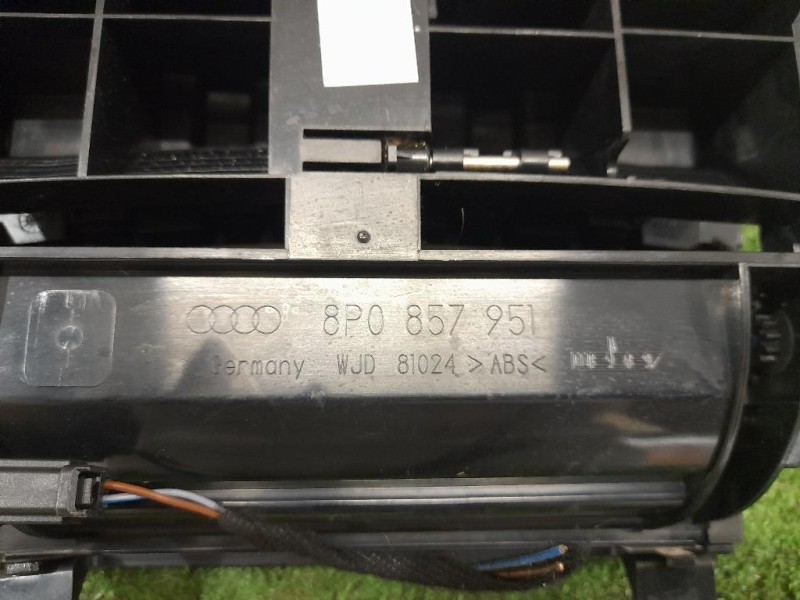 Posacenere 8P0857951 Audi A3 8PA Sportback 2008