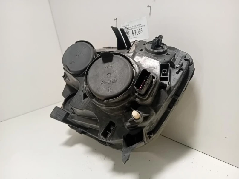 Proiettore ANT DX 260100156R ATTENZIONE AI DIFFETTI Dacia Duster I 2014