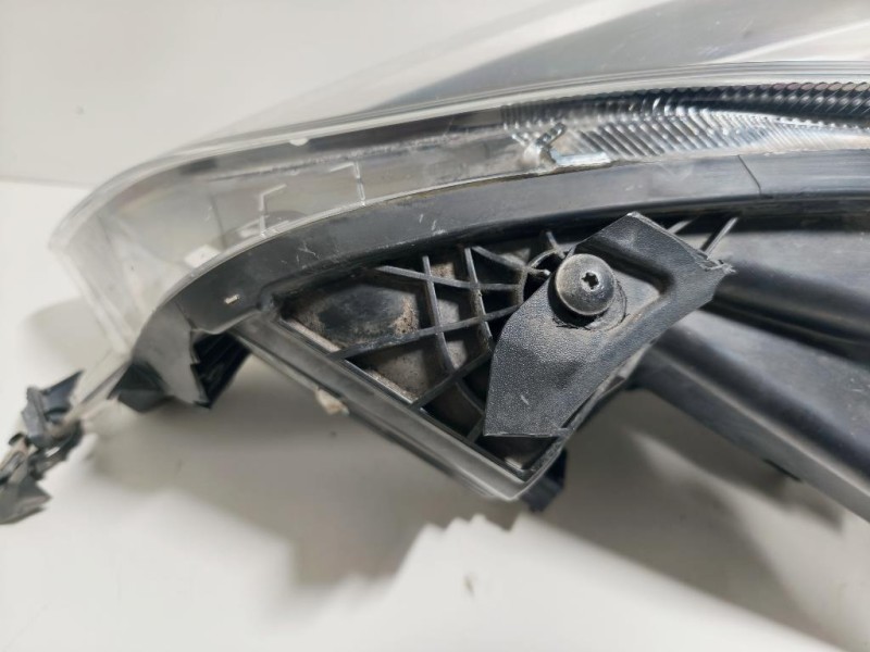 Fanale POST DX  Peugeot 2008 I 2016