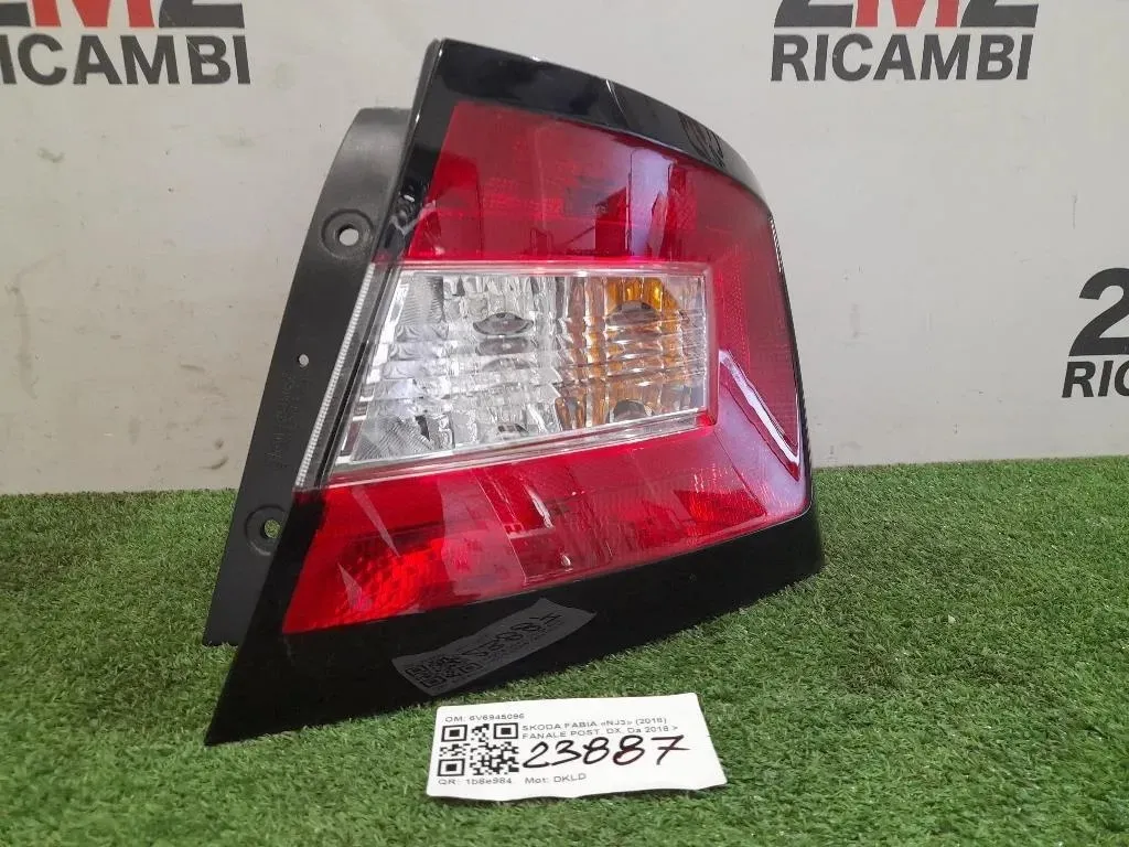 Fanale POST DX 6V6945096 Skoda Fabia NJ3 2018