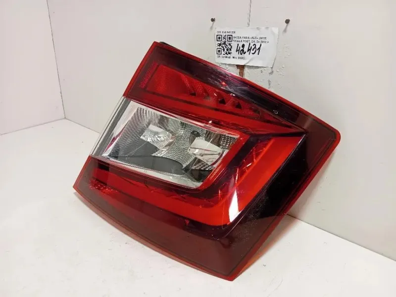 Fanale POST DX 6V6 945 208 Skoda Fabia NJ3 2018