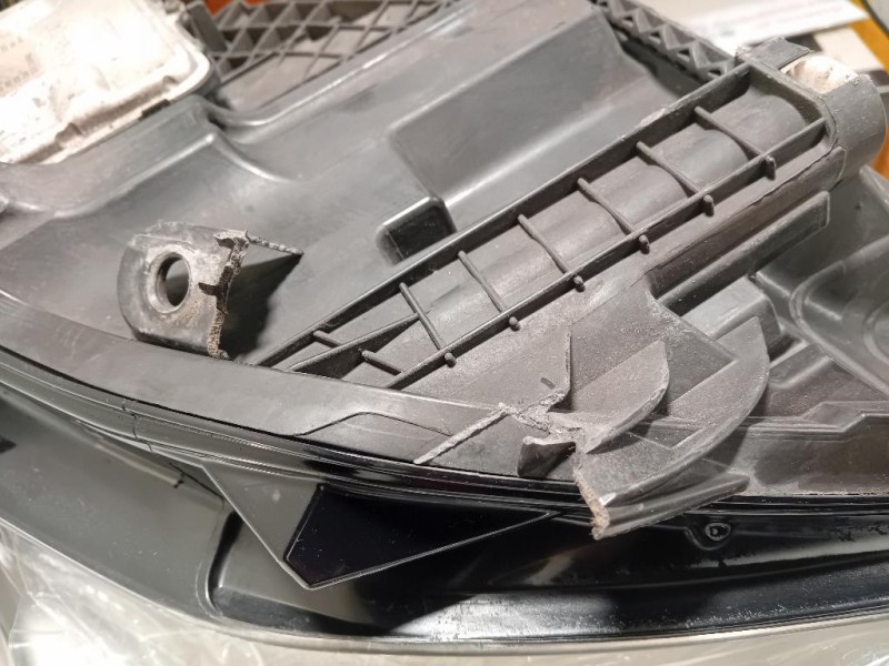 Proiettore ANT DX GX73-13W029-DE Jaguar XE 2015