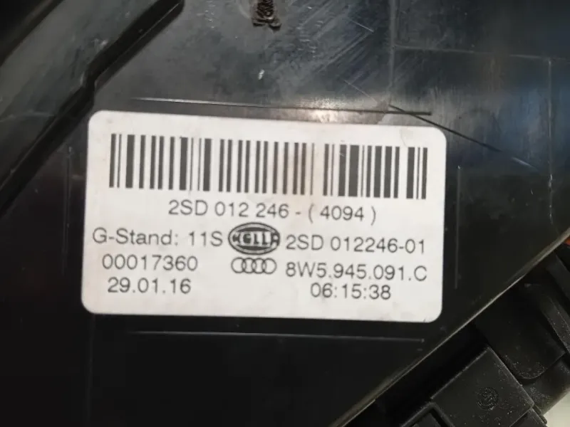Fanale POST SX 8W5 945 091 C Audi A4 8W2 2015
