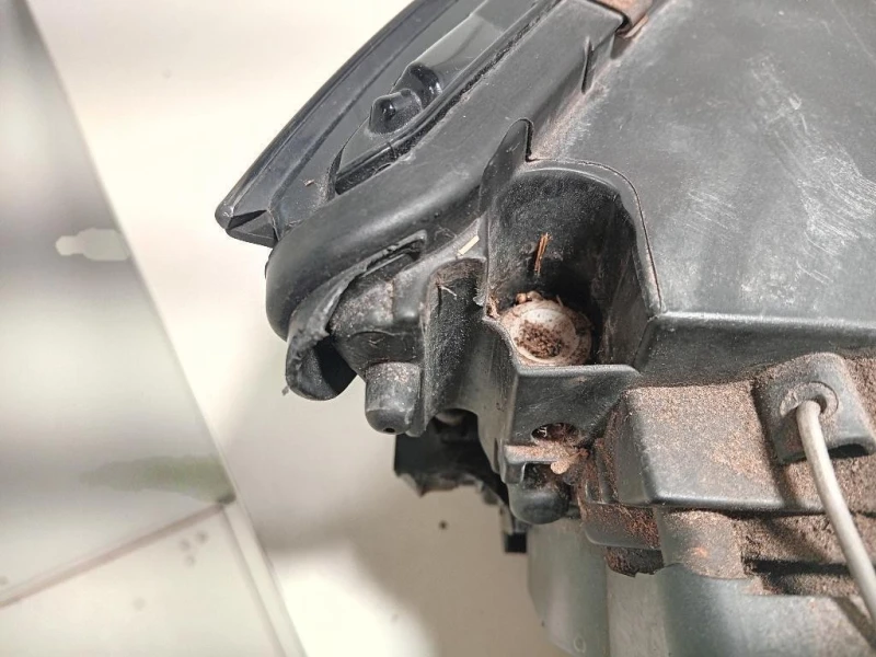 Proiettore ANT SX 8J0 941 003 N DANNI IN FOTO Audi TT 8J3 2010