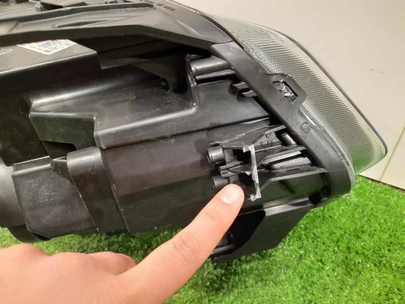 Proiettore ANT SX 260602465R Dacia Duster II 2018