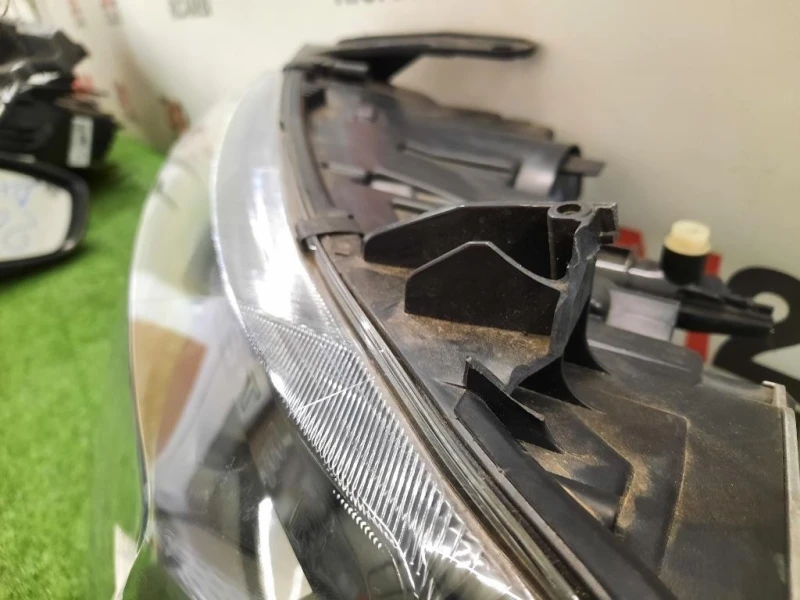 Proiettore ANT SX 2 ATTACCHI ROTTI 260609367R Dacia Duster II 2018