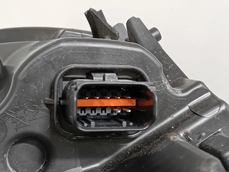 Proiettore ANT DX 260104900R Renault Captur I 2017