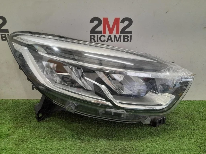 Proiettore ANT DX 260101671 DA GUARDARE DIFFETTI Renault Captur I 2017