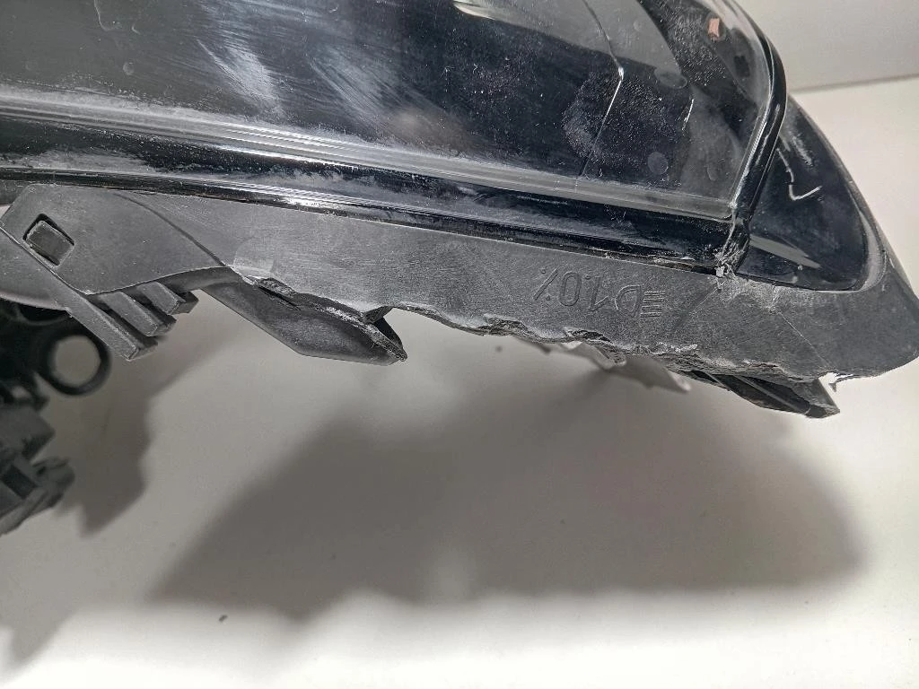 Proiettore ANT DX 260100663R DIFETTI IN FOTO Renault Mégane IV 2016