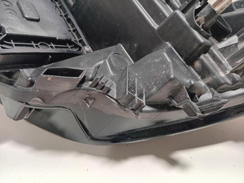 Proiettore ANT DX 260100663R DIFETTI IN FOTO Renault Mégane IV 2016