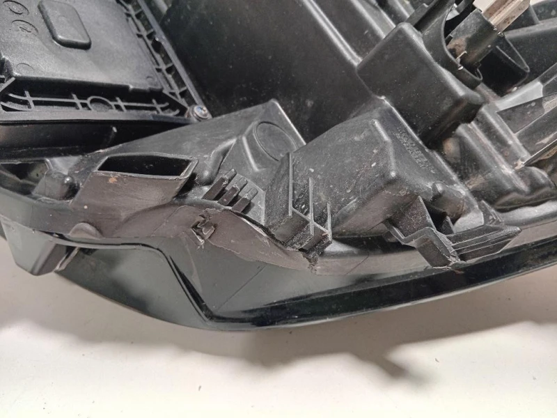 Proiettore ANT DX 260100663R DIFETTI IN FOTO Renault Mégane IV 2016