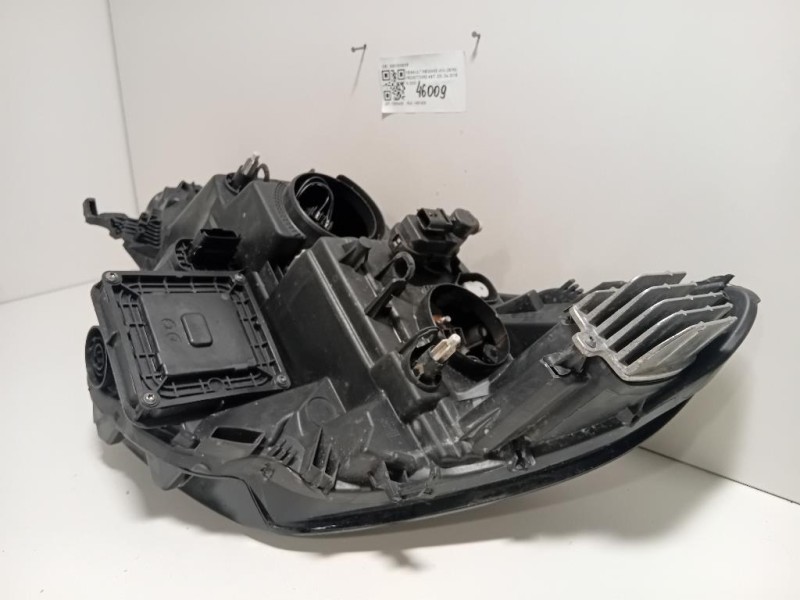 Proiettore ANT DX 260100663R DIFETTI IN FOTO Renault Mégane IV 2016