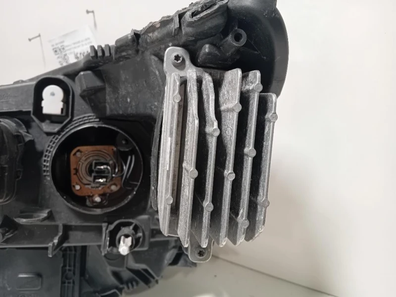 Proiettore ANT DX 260100663R DIFETTI IN FOTO Renault Mégane IV 2016