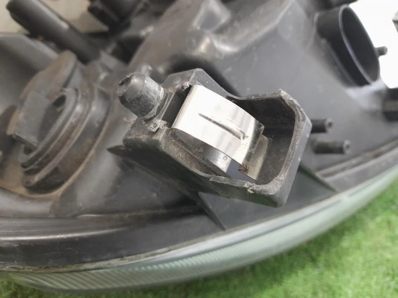 Proiettore ANT SX 8V4113W030BE Ford KUGA I 2008