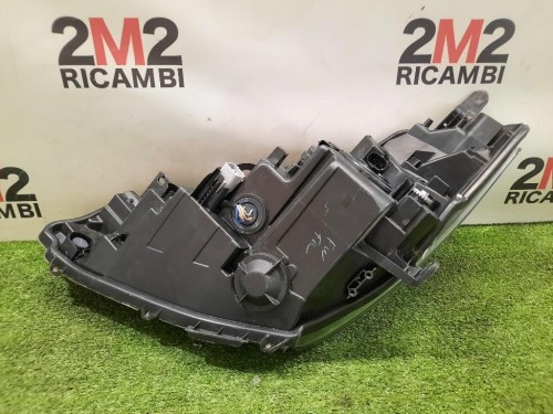 Proiettore ANT DX Toyota Yaris IV 2017