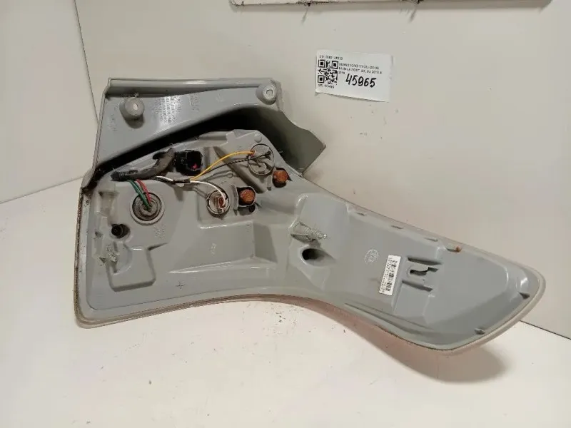 Fanale POST SX 83601-35000 Ssangyong Tivoli 2015