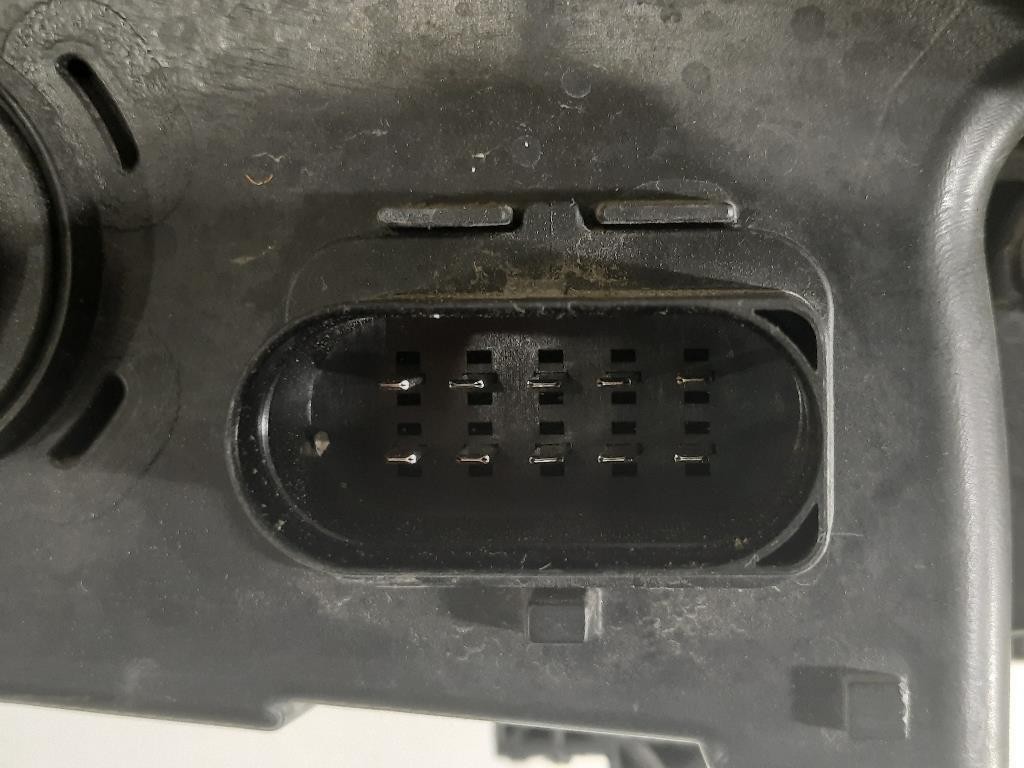 Fanale POST SX 83601-35000 Ssangyong Tivoli 2015