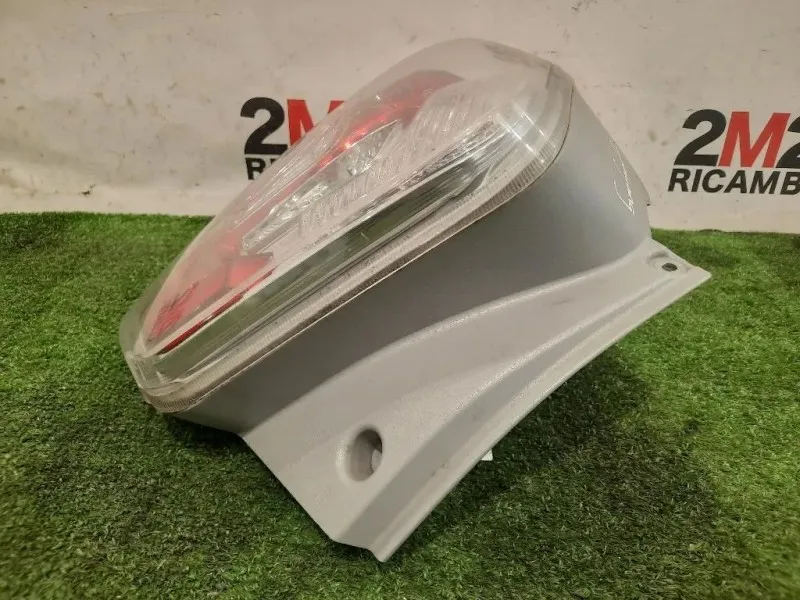 Fanale POST SX 83601-35000 Ssangyong Tivoli 2015