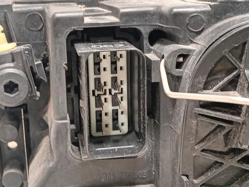 Proiettore ANT DX 31299590 Volvo V50 2004