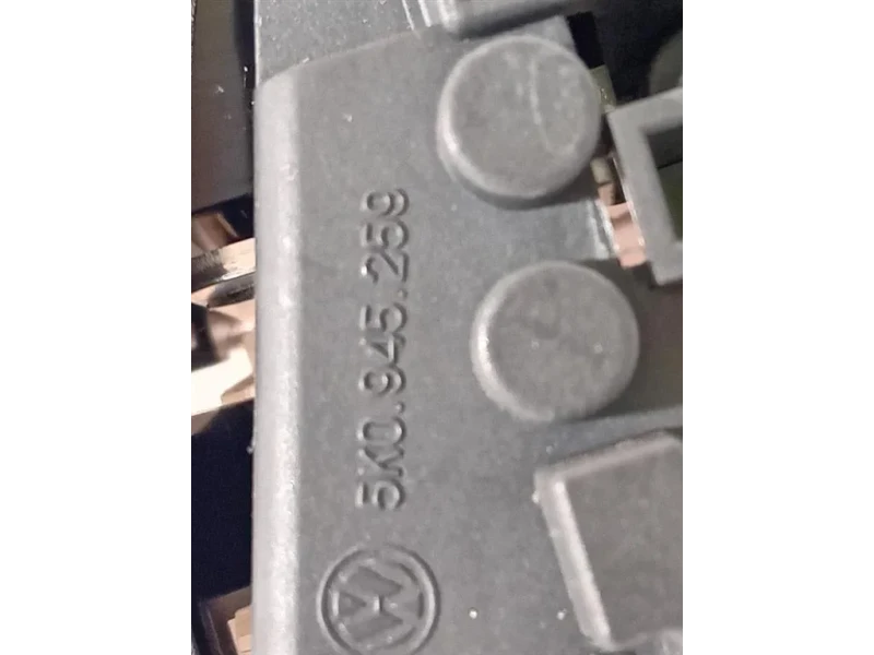 Fanale POST SX 5K0945259 Volkswagen GOLF VI 2009