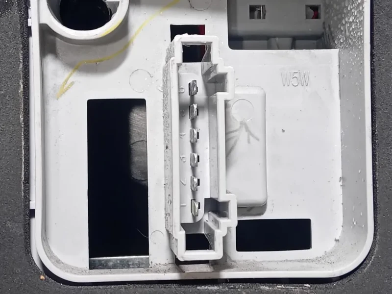 Fanale POST SX 6R0945257 Volkswagen POLO VI 2009