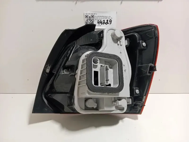 Fanale POST SX 6R0 945 257 A Volkswagen POLO VI 2009