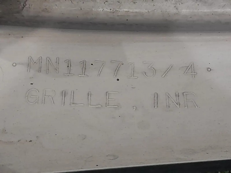 Griglia Cofano ANT MN1177134 Mitsubishi Pajero III 2000