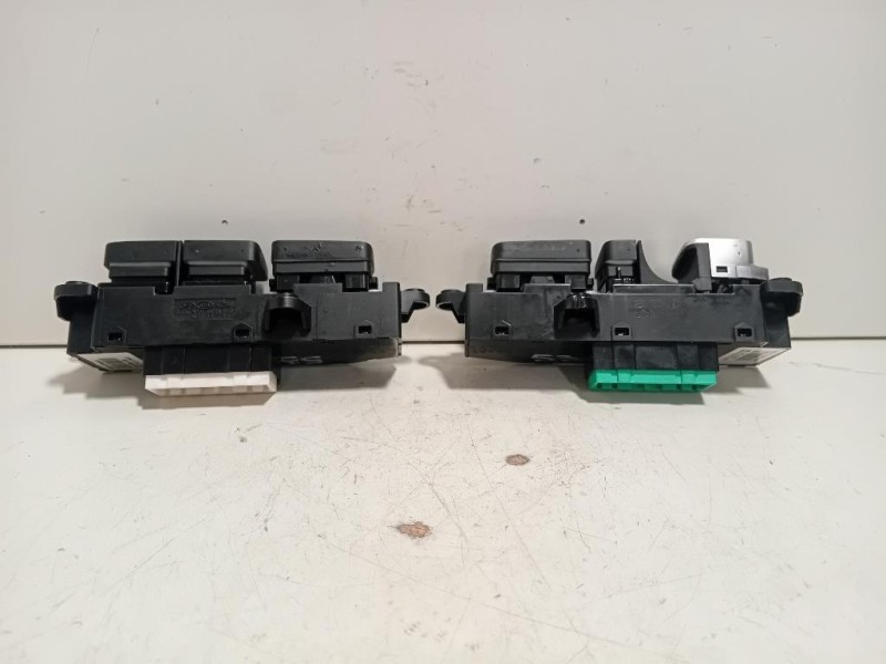 Pulsantiera Multifunzione Console Centrale 93315-2WEH0FP93310-2WEA0 Hyundai Santa FÉ IV 2015