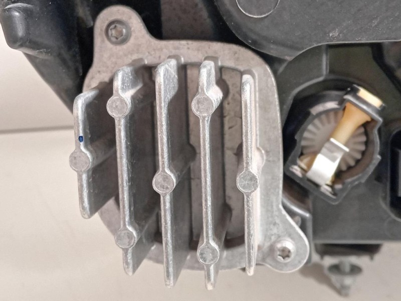 Proiettore ANT SX 9829522780 STAFFA ROTTA Opel Corsa F 2019