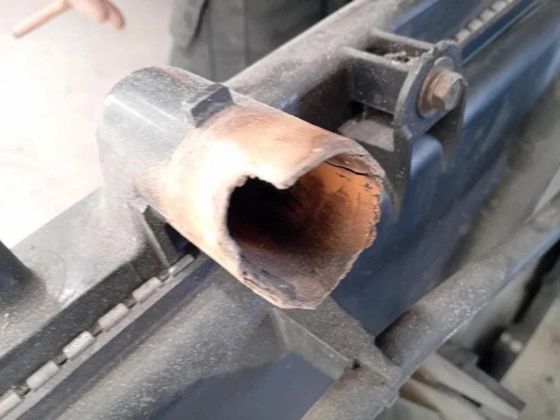 Radiatore Acqua MR404897 Mitsubishi Pajero III 2000