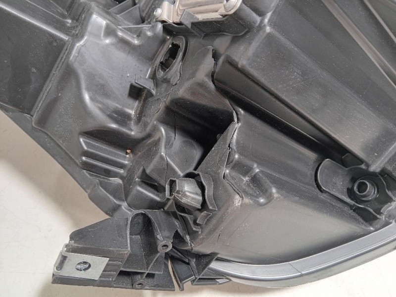 Proiettore ANT SX 260601693R DANNEGGIATO Renault Captur I 2017