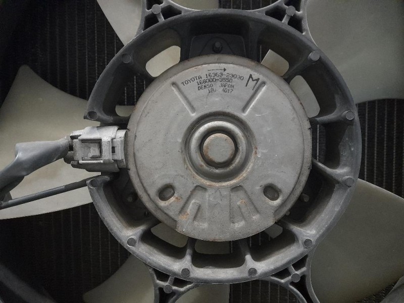 Radiatore Acqua 1640027061 0227403842 Toyota RAV 4 II 2000