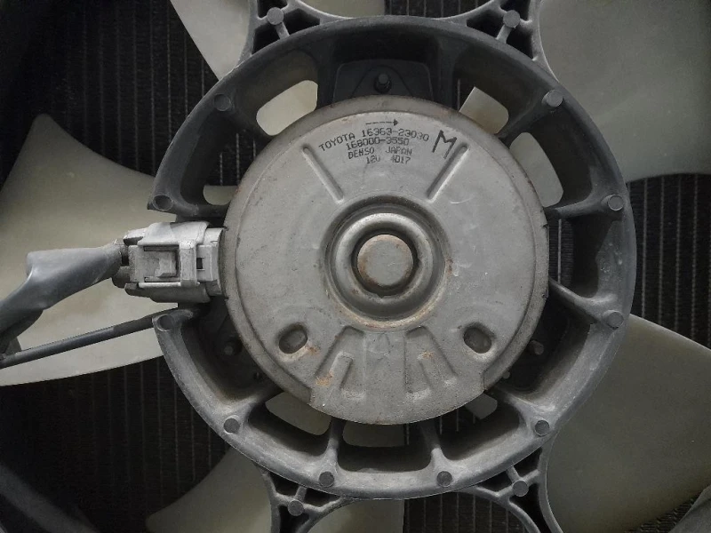 Radiatore Acqua 1640027061 0227403842 Toyota RAV 4 II 2000