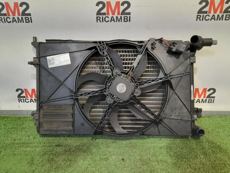 Radiatore Acqua 1K0121251P 1K0959455DM Volkswagen GOLF V 2004