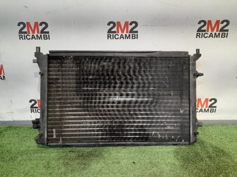 Radiatore Acqua 1K0121251P 1K0959455DM Volkswagen GOLF V 2004