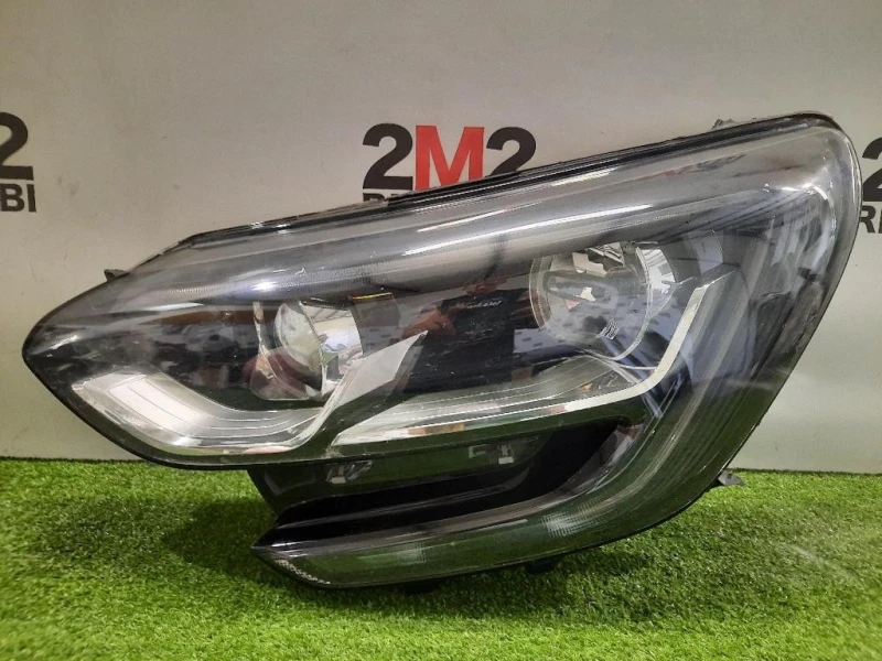 Proiettore ANT SX 260602792R DIFFETTI IN FOTO Renault Mégane IV 2016