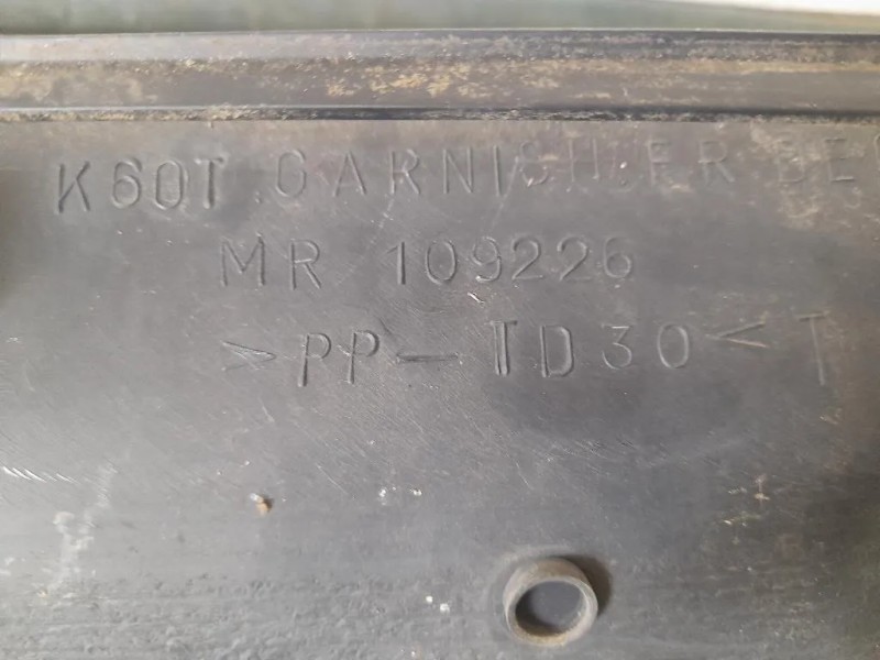 Griglia Copertura Cunetta Acqua MR109226 Mitsubishi L200 II 1997