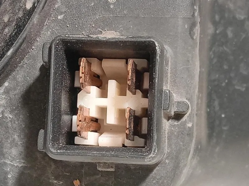 Proiettore ANT SX 301133467 Volkswagen Passat III 1994