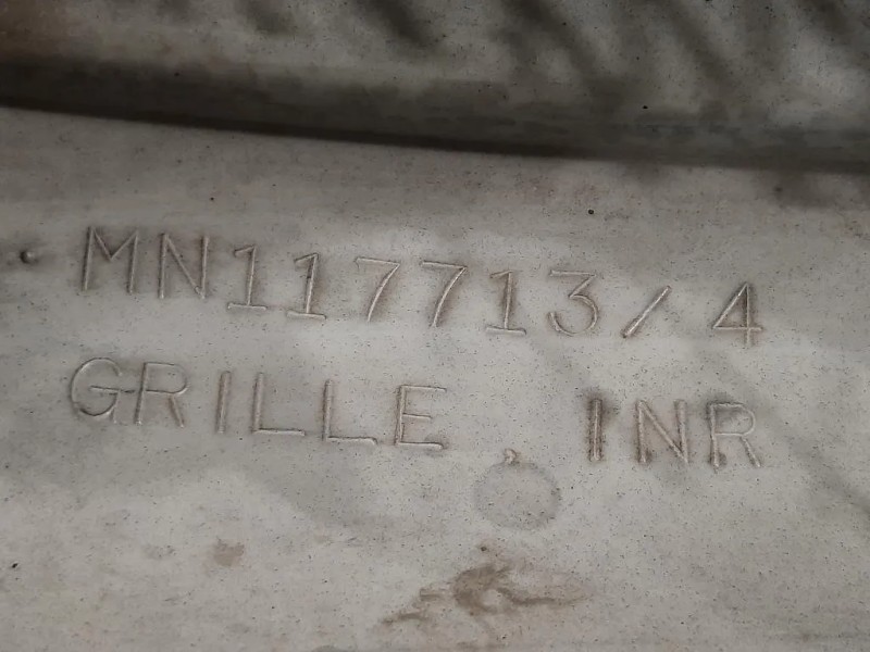 Griglia DI Ventilazione Paraurti ANT MIN1177134 Mitsubishi Pajero III 2000